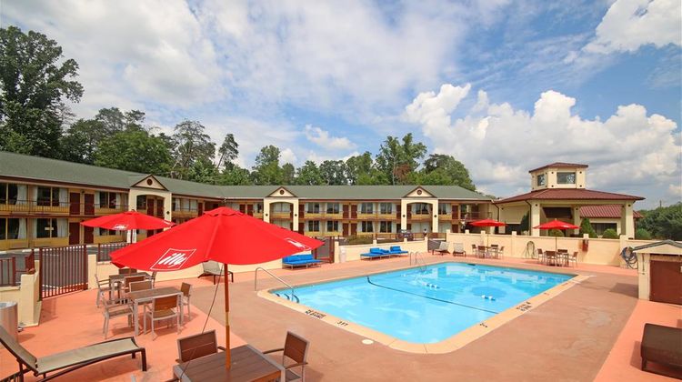 Americas Best Value Inn Pilot Mountain Pool