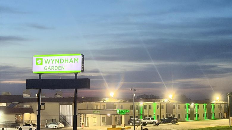 <b>Wyndham Garden Salina Conference Center Exterior</b>. Images powered by <a href="https://iceportal.shijigroup.com/" title="IcePortal" target="_blank">IcePortal</a>.