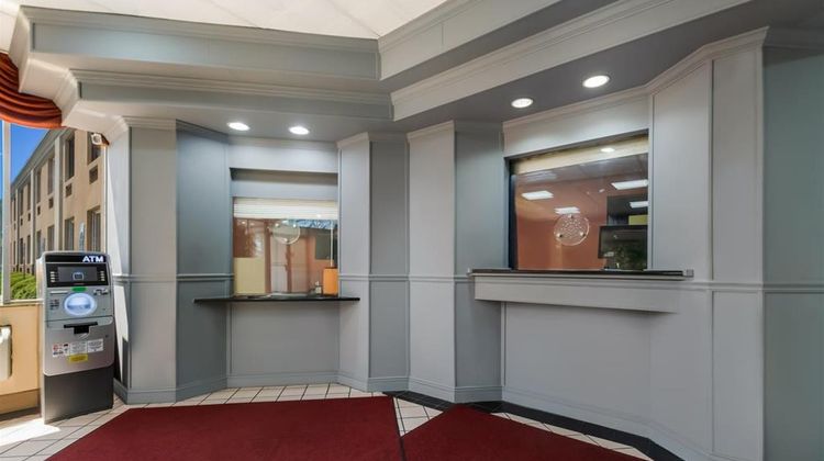 Knights Inn Philadelphia Lobby