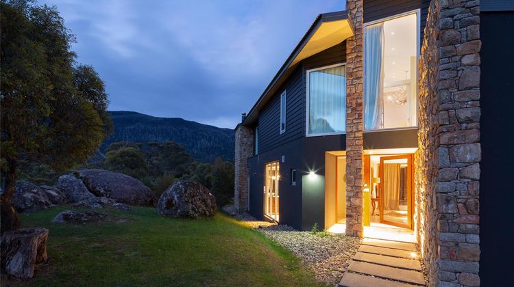 Novotel Lake Crackenback Resort & Spa Exterior