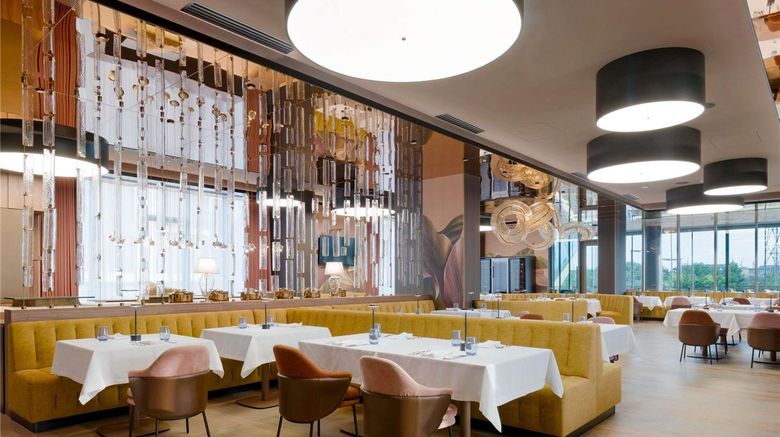 <b>Mercure Oradea Restaurant</b>. Images powered by <a href="https://iceportal.shijigroup.com/" title="IcePortal" target="_blank">IcePortal</a>.