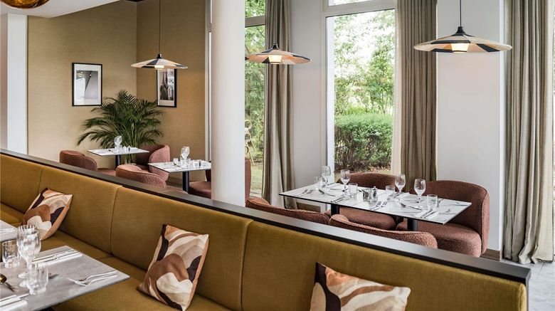 <b>Mercure Chartres Est Restaurant</b>. Images powered by <a href="https://iceportal.shijigroup.com/" title="IcePortal" target="_blank">IcePortal</a>.
