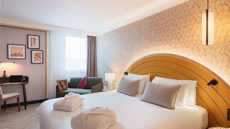 <b>Mercure Chartres Est Suite</b>. Images powered by <a href="https://iceportal.shijigroup.com/" title="IcePortal" target="_blank">IcePortal</a>.