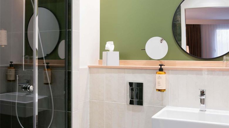 <b>Mercure Chartres Est Suite</b>. Images powered by <a href="https://iceportal.shijigroup.com/" title="IcePortal" target="_blank">IcePortal</a>.