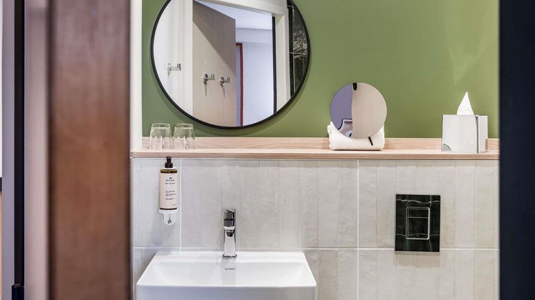 <b>Mercure Chartres Est Room</b>. Images powered by <a href="https://iceportal.shijigroup.com/" title="IcePortal" target="_blank">IcePortal</a>.