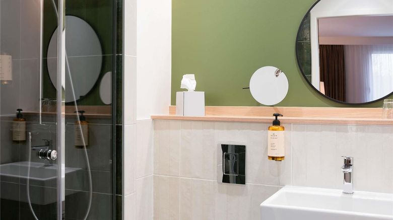 <b>Mercure Chartres Est Suite</b>. Images powered by <a href="https://iceportal.shijigroup.com/" title="IcePortal" target="_blank">IcePortal</a>.