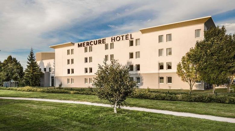 <b>Mercure Chartres Est Exterior</b>. Images powered by <a href="https://iceportal.shijigroup.com/" title="IcePortal" target="_blank">IcePortal</a>.