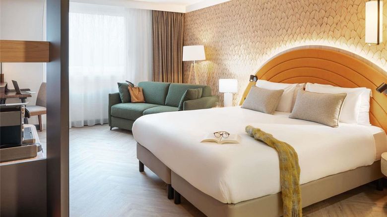 <b>Mercure Chartres Est Suite</b>. Images powered by <a href="https://iceportal.shijigroup.com/" title="IcePortal" target="_blank">IcePortal</a>.