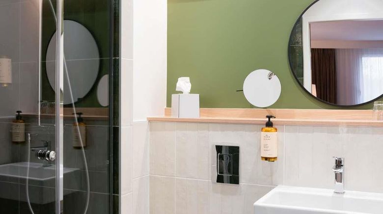 <b>Mercure Chartres Est Suite</b>. Images powered by <a href="https://iceportal.shijigroup.com/" title="IcePortal" target="_blank">IcePortal</a>.