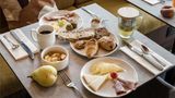 <b>Mercure Chartres Est Restaurant</b>. Images powered by <a href="https://iceportal.shijigroup.com/" title="IcePortal" target="_blank">IcePortal</a>.