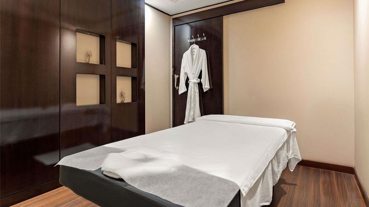 Mercure Abu Dhabi Downtown Spa