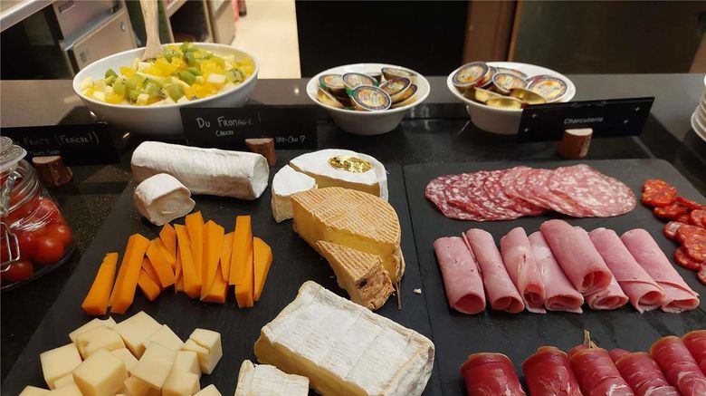 <b>You Hotel Deauville Restaurant</b>. Images powered by <a href="https://iceportal.shijigroup.com/" title="IcePortal" target="_blank">IcePortal</a>.