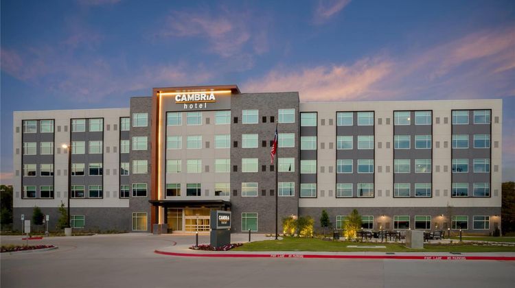 Cambria Fort Worth Medical Center Exterior
