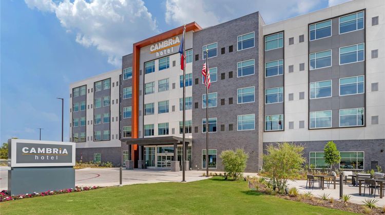 Cambria Fort Worth Medical Center Exterior