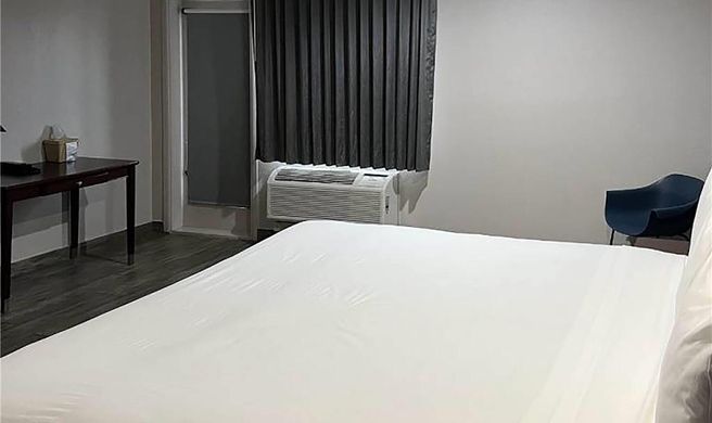 Super 8 Mesa Downtown Near Conv Ctr Room
