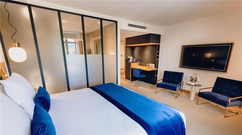 <b>Mercure Grenoble Centre Alpotel Suite</b>. Images powered by <a href="https://iceportal.shijigroup.com/" title="IcePortal" target="_blank">IcePortal</a>.