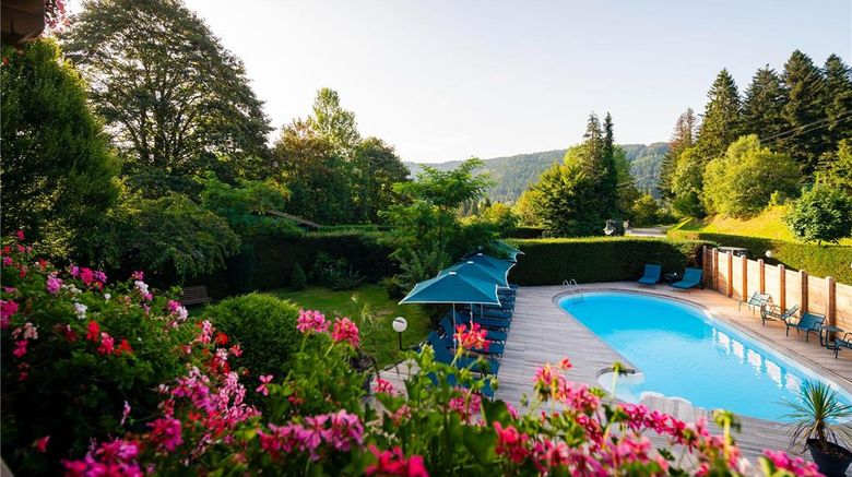 <b>Les Bas Rupts Et Chalet Fleuri Pool</b>. Images powered by <a href="https://iceportal.shijigroup.com/" title="IcePortal" target="_blank">IcePortal</a>.