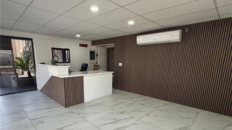 <b>DTLV, a Baymont by Wyndham Lobby</b>. Images powered by <a href="https://iceportal.shijigroup.com/" title="IcePortal" target="_blank">IcePortal</a>.