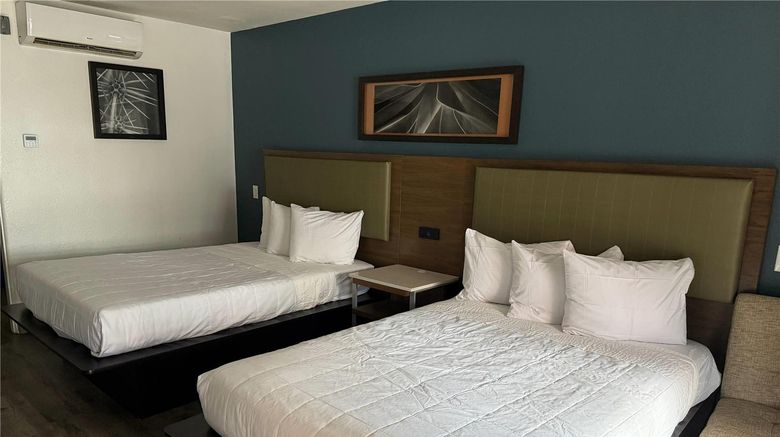 <b>DTLV, a Baymont by Wyndham Room</b>. Images powered by <a href="https://iceportal.shijigroup.com/" title="IcePortal" target="_blank">IcePortal</a>.