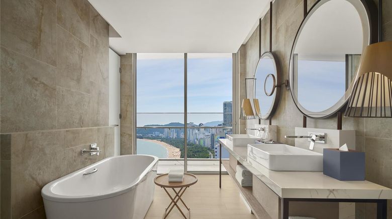 <b>Hyatt Regency Nha Trang Room</b>. Images powered by <a href="https://iceportal.shijigroup.com/" title="IcePortal" target="_blank">IcePortal</a>.