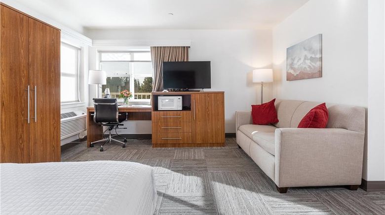<b>Marshall Suites Bainbridge Island, SureS Room</b>. Images powered by <a href="https://iceportal.shijigroup.com/" title="IcePortal" target="_blank">IcePortal</a>.