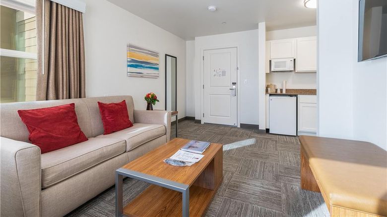 <b>Marshall Suites Bainbridge Island, SureS Room</b>. Images powered by <a href="https://iceportal.shijigroup.com/" title="IcePortal" target="_blank">IcePortal</a>.