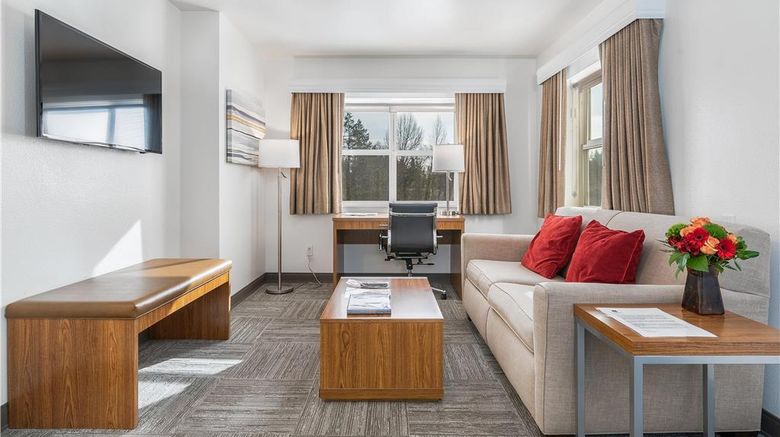 <b>Marshall Suites Bainbridge Island, SureS Room</b>. Images powered by <a href="https://iceportal.shijigroup.com/" title="IcePortal" target="_blank">IcePortal</a>.