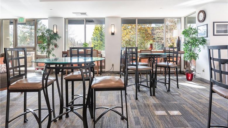 <b>Marshall Suites Bainbridge Island, SureS Restaurant</b>. Images powered by <a href="https://iceportal.shijigroup.com/" title="IcePortal" target="_blank">IcePortal</a>.