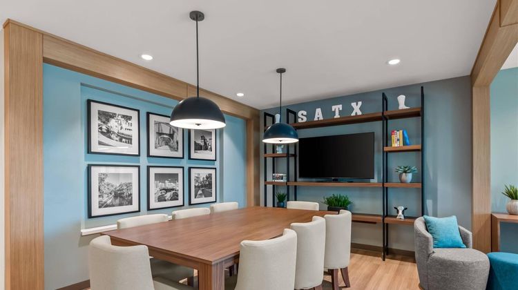 Everhome Suites, San Antonio Lobby
