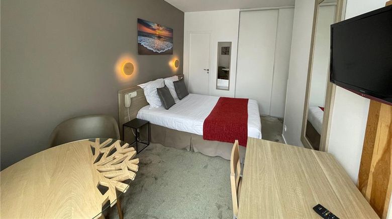 <b>Hotel la Mascotte Room</b>. Images powered by <a href="https://iceportal.shijigroup.com/" title="IcePortal" target="_blank">IcePortal</a>.