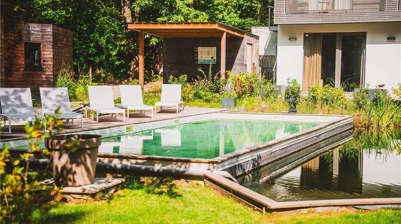 <b>Utopia Hotel Pool</b>. Images powered by <a href="https://iceportal.shijigroup.com/" title="IcePortal" target="_blank">IcePortal</a>.