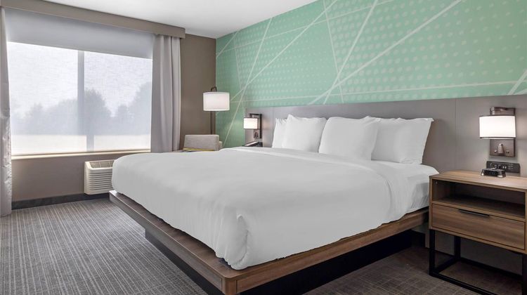 Comfort Inn & Suites Rochester Suite