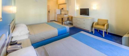 Super 8 by Wyndham Estevan Room