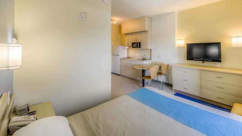<b>Super 8 by Wyndham Estevan Room</b>. Images powered by <a href="https://iceportal.shijigroup.com/" title="IcePortal" target="_blank">IcePortal</a>.