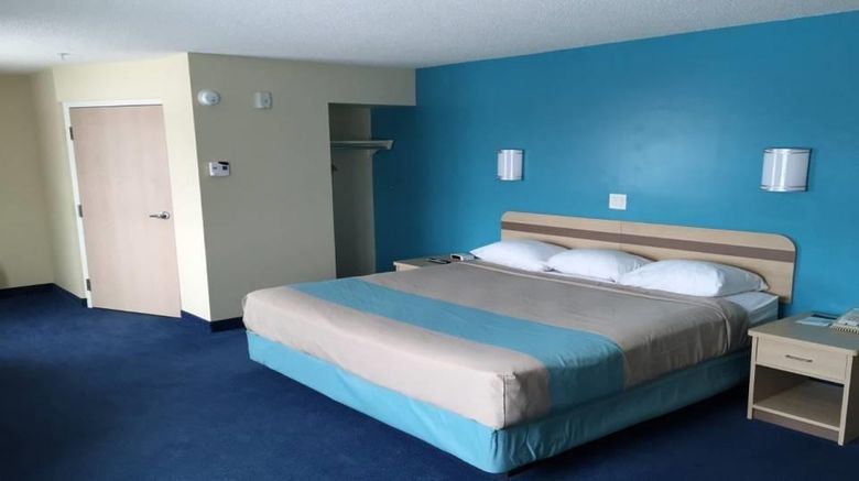 <b>Super 8 by Wyndham Estevan Room</b>. Images powered by <a href="https://iceportal.shijigroup.com/" title="IcePortal" target="_blank">IcePortal</a>.