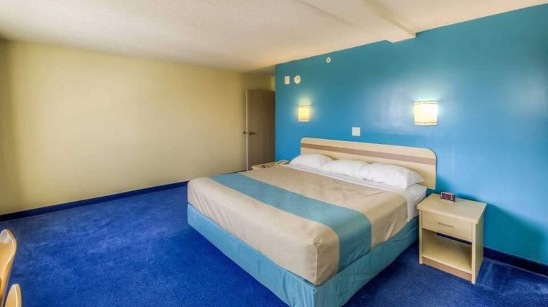 <b>Super 8 by Wyndham Estevan Room</b>. Images powered by <a href="https://iceportal.shijigroup.com/" title="IcePortal" target="_blank">IcePortal</a>.