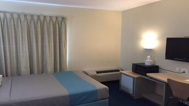 <b>Super 8 by Wyndham Estevan Room</b>. Images powered by <a href="https://iceportal.shijigroup.com/" title="IcePortal" target="_blank">IcePortal</a>.