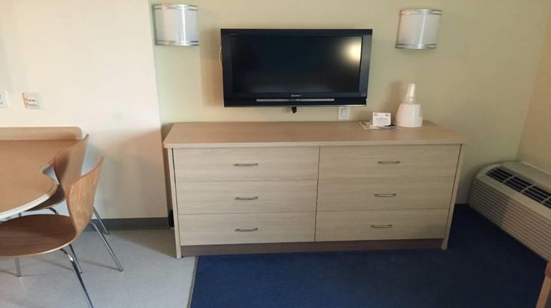 <b>Super 8 by Wyndham Estevan Other</b>. Images powered by <a href="https://iceportal.shijigroup.com/" title="IcePortal" target="_blank">IcePortal</a>.