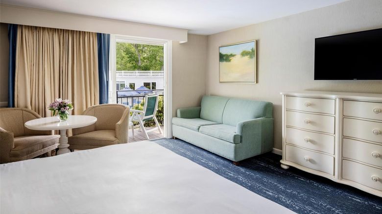 <b>Blue Rock Resort Room</b>. Images powered by <a href="https://iceportal.shijigroup.com/" title="IcePortal" target="_blank">IcePortal</a>.