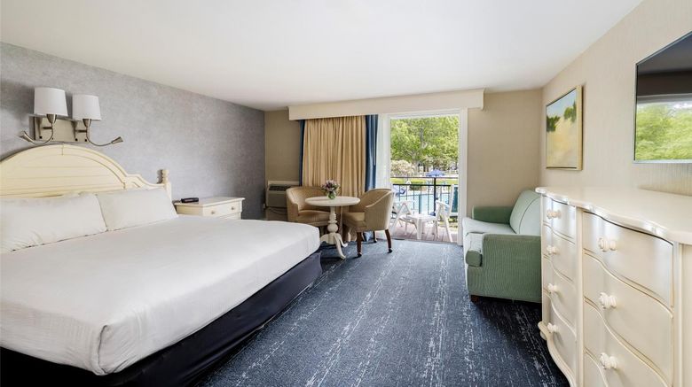 <b>Blue Rock Resort Room</b>. Images powered by <a href="https://iceportal.shijigroup.com/" title="IcePortal" target="_blank">IcePortal</a>.