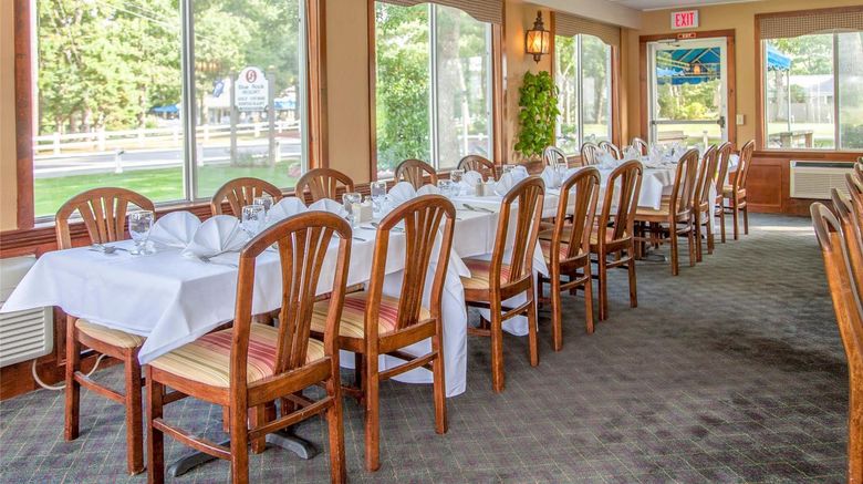 <b>Blue Rock Resort Restaurant</b>. Images powered by <a href="https://iceportal.shijigroup.com/" title="IcePortal" target="_blank">IcePortal</a>.