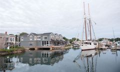 The Boathouse Waterfront Hotel