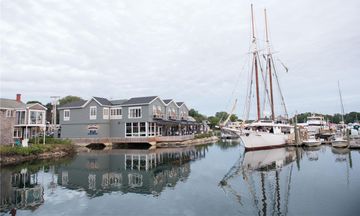 The Boathouse Waterfront Hotel