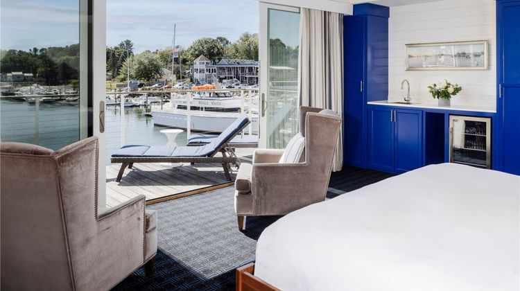 The Boathouse Waterfront Hotel Room