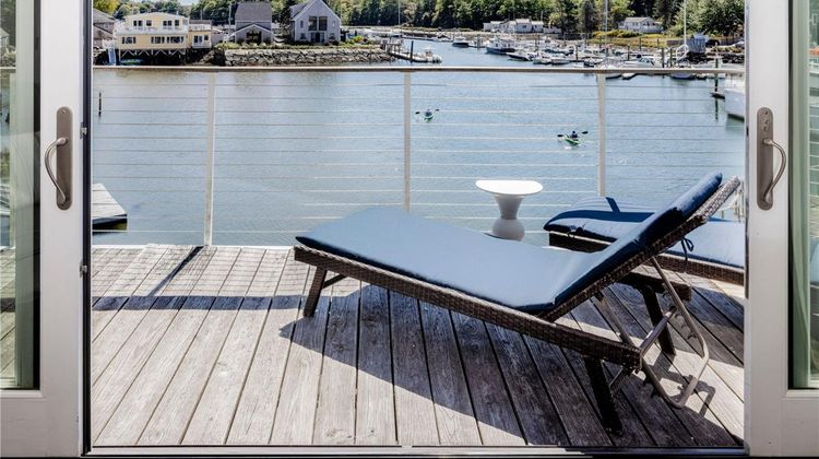 The Boathouse Waterfront Hotel Room
