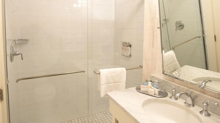 The Boathouse Waterfront Hotel Room
