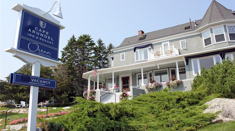 Cape Arundel Inn & Resort Exterior