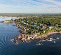 Cape Arundel Inn & Resort Exterior
