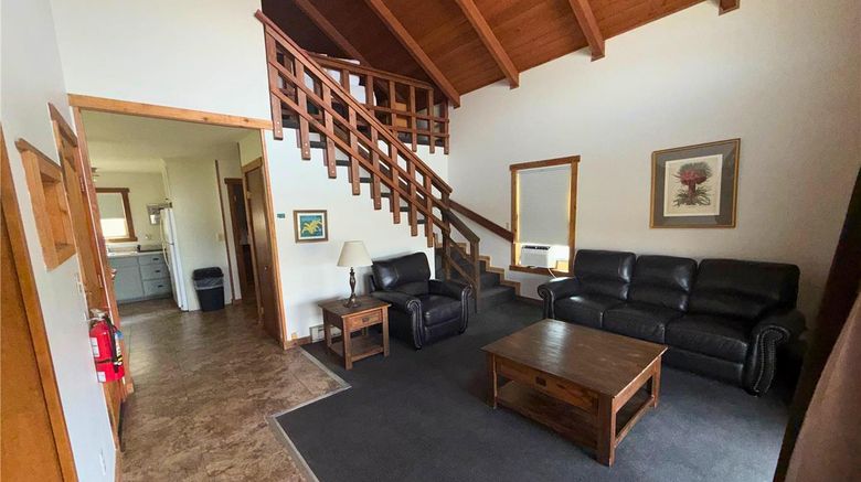 <b>Chico Hot Springs Suite</b>. Images powered by <a href="https://iceportal.shijigroup.com/" title="IcePortal" target="_blank">IcePortal</a>.
