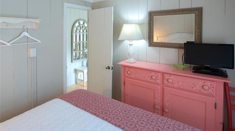 <b>The Cottages at Cabot Cove Room</b>. Images powered by <a href="https://iceportal.shijigroup.com/" title="IcePortal" target="_blank">IcePortal</a>.